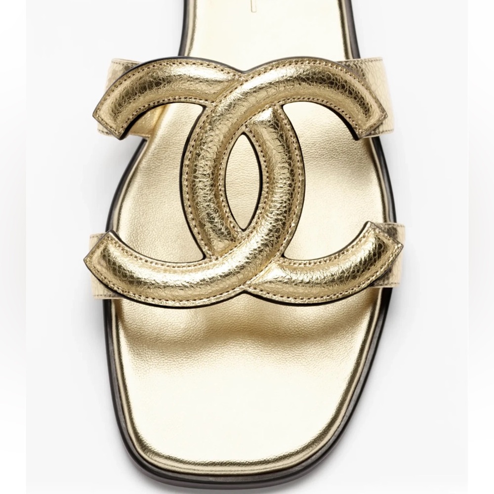 Chanel 26S Golden Gold Cracked Leather XL CC Logo Mule Slide Flat Sandal 37 - Picture 8 of 16